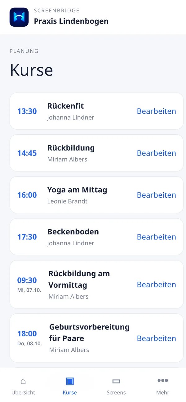 Team-App am Smartphone: Liste der Kurse mit Uhrzeit, Kursleitung und Datum, jeweils mit „Bearbeiten“.